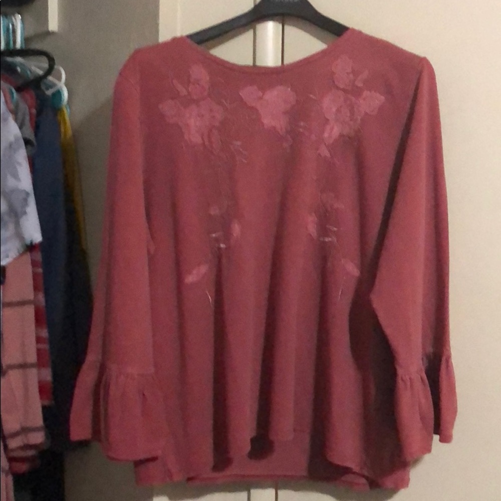 Bell-sleeved top with velvet roses